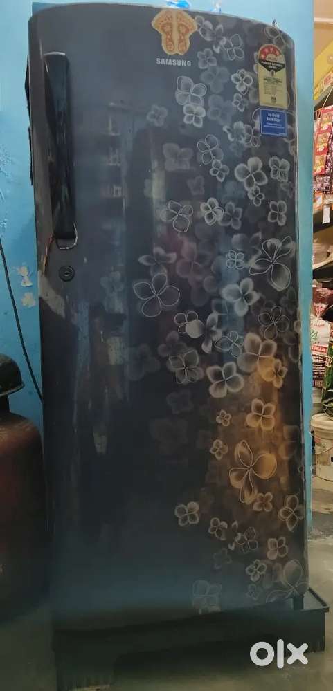 Stunning SAMSUNG refrigerator ( Colour - grey)