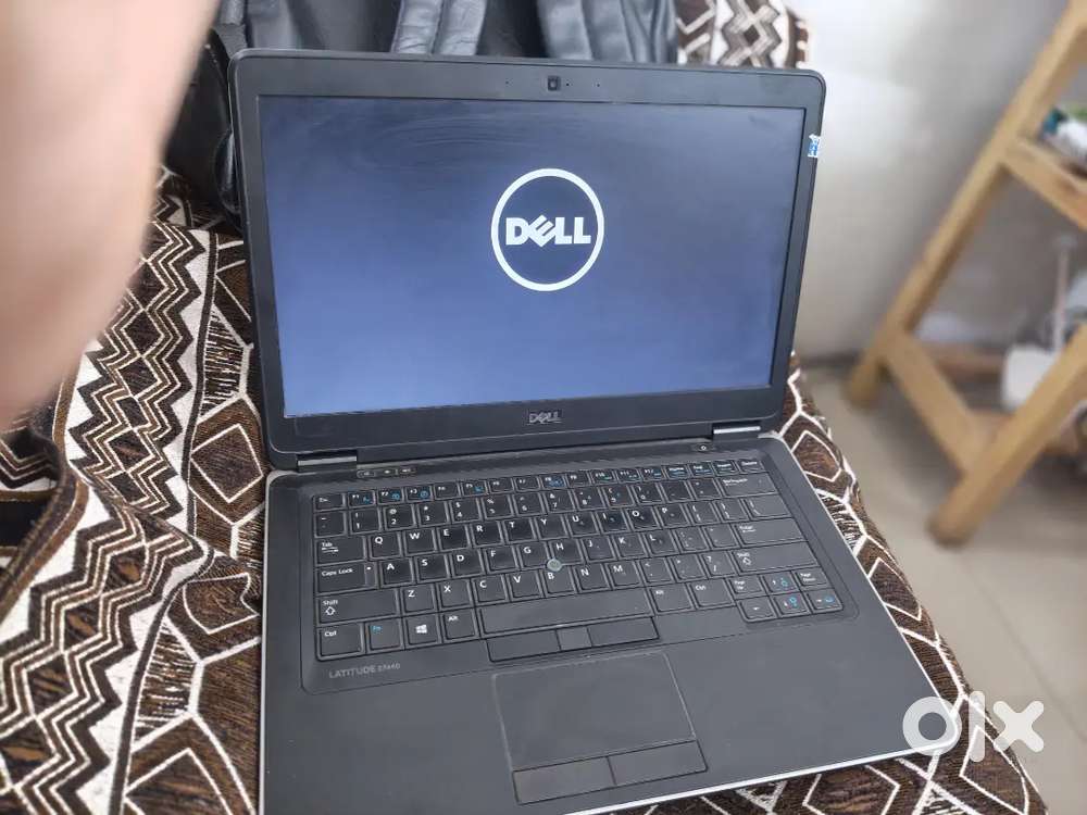 Dell latitude  90 degree 256 SSD and 13 gb ram 8 th generation i7 pros