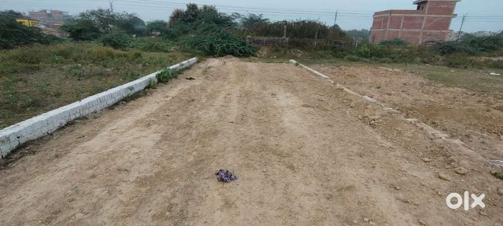 110 gaj ka plot hai arra main road se 50 mtr ki duri pr prime loaction