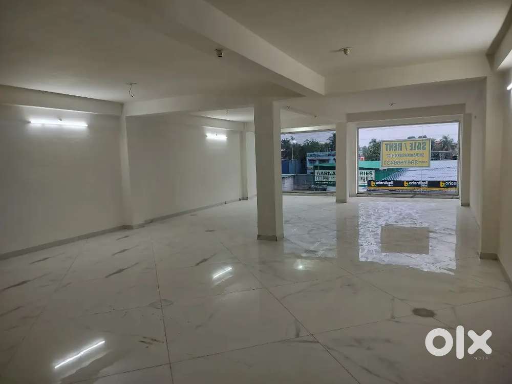 Ready to move 2850 sqft showroom for sale/rent.