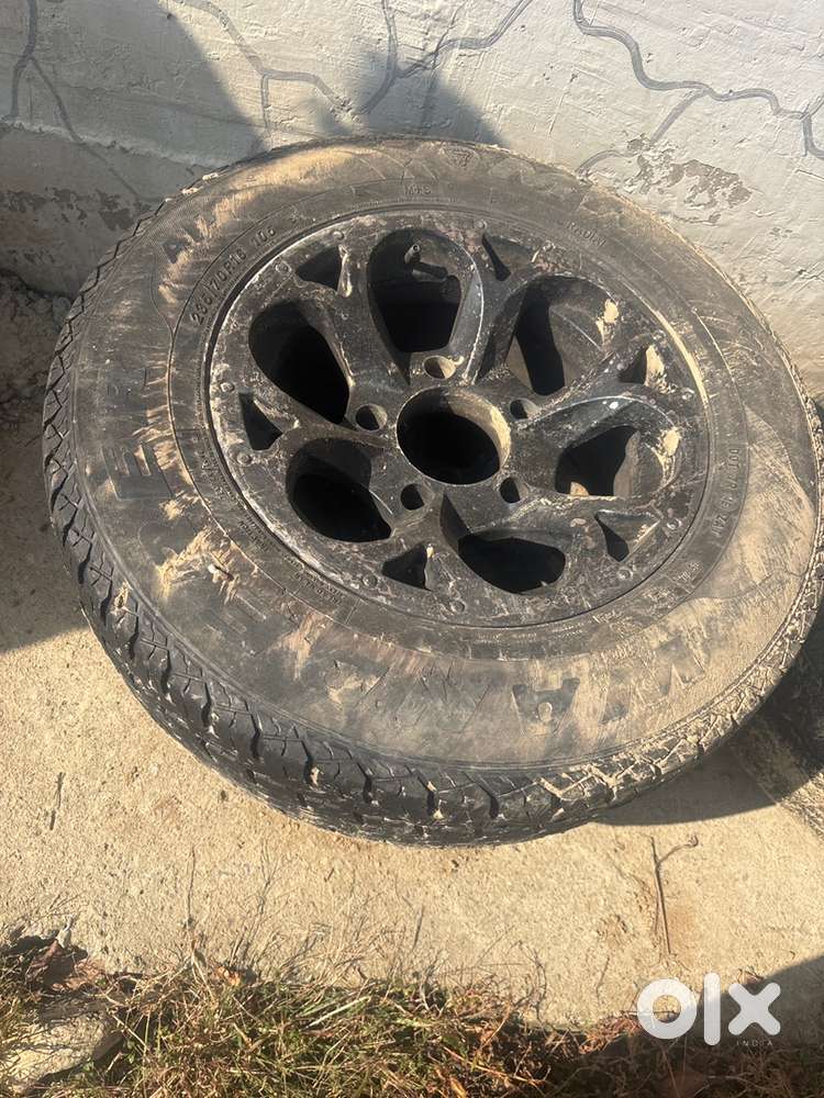 235/70R16 tyres with alloys
