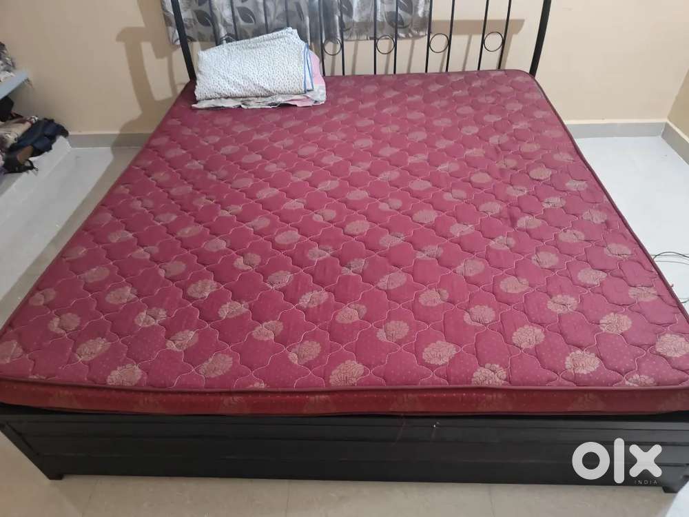 Hydraulic Bed - Black with Mattress