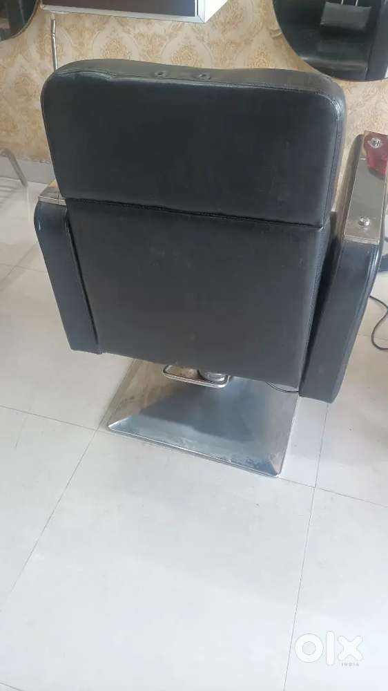 Salon chair