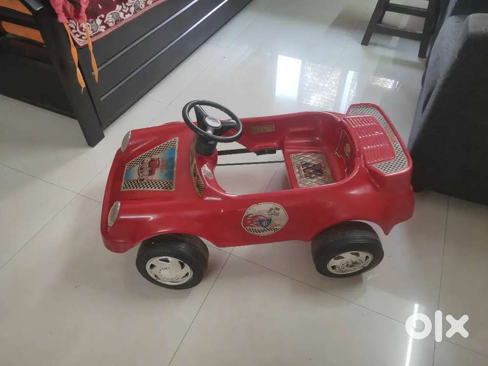Ride on toy car