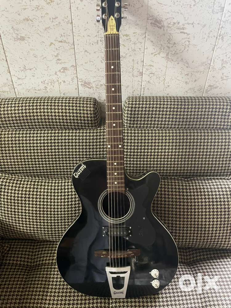 Givson Cambridge Semi Acoustic Guitar, Black Finish, Amp Support