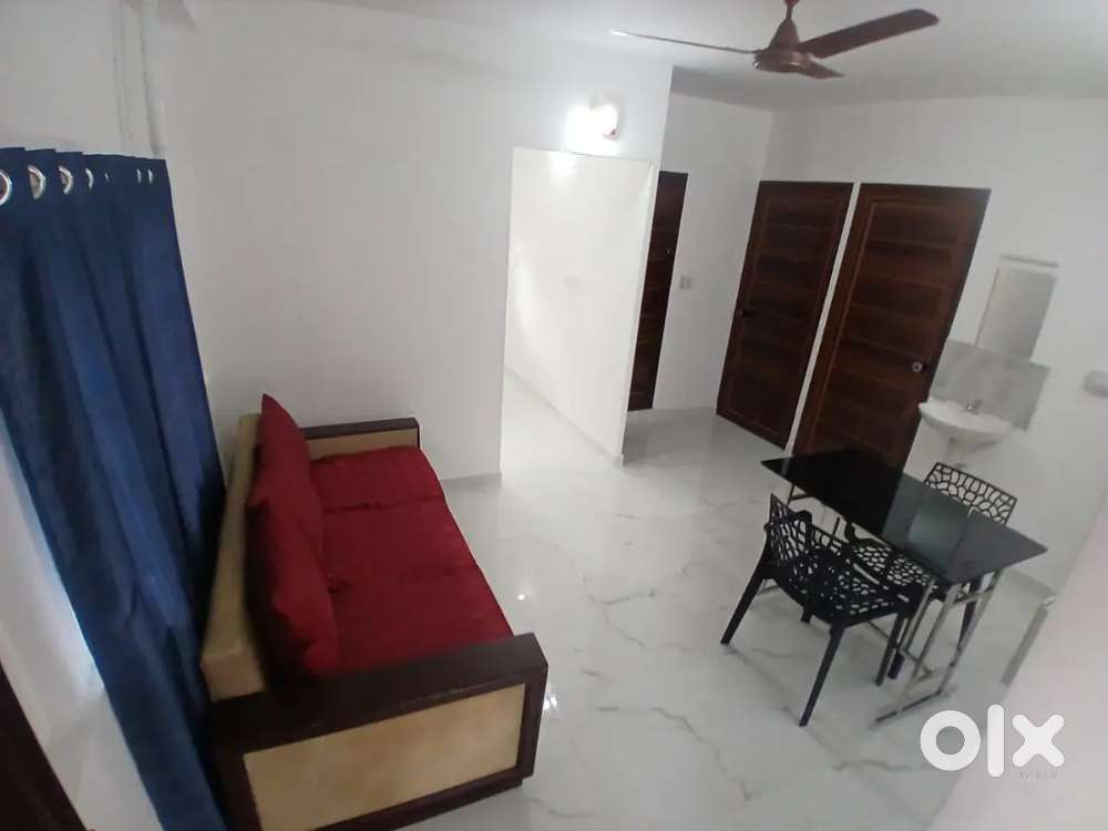 2 BHK Semi Furnished Apartment - Ponnurunni, Vyttila