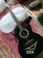 6 string YEMAHA ACOUSTIC GUITAR