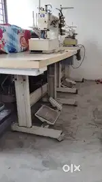 Four thread and flat machine
