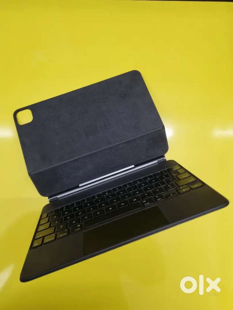 Magic keyboard gen 1 for ipad 11 inch(price negotiable)