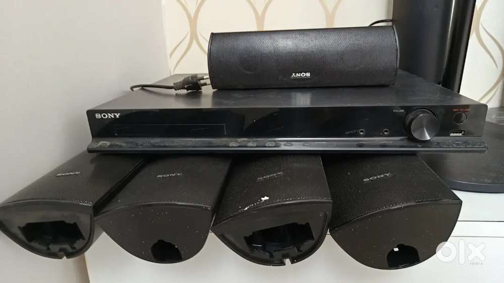 Sony 5.1 speaker system with stand in 5K