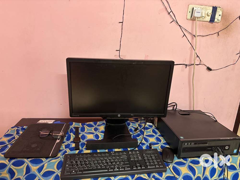 HP PERSONAL COMPUTER CPU 17 ,KEYBOARD MOUSE SOUND BAR FOR SALE