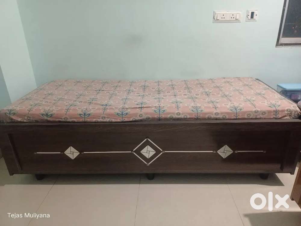 2.5/6 સિંગલ બેડ‌ (ભૂસા પ્લાય) ગાદલા સાથે