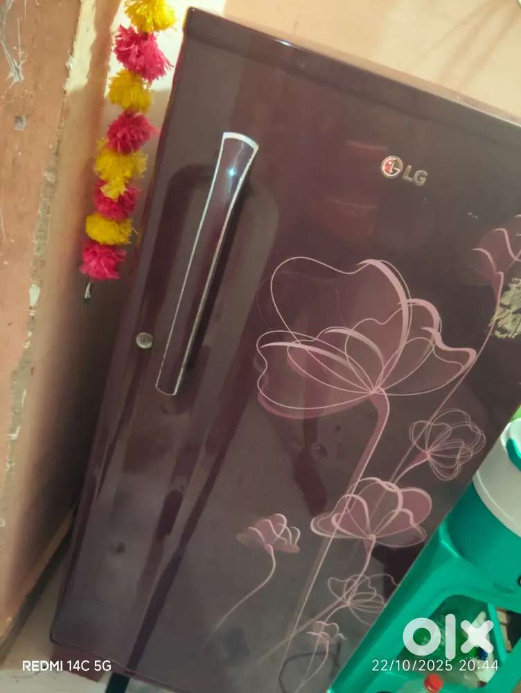 LG frige with good condition with t o u g h e n e d glasses