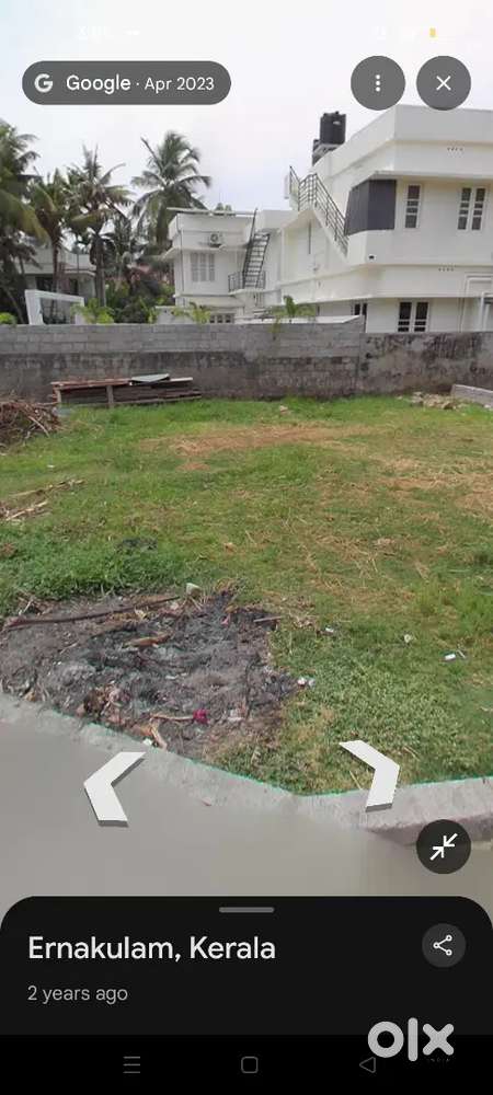 Netoor near lakshore hospital 5 cent residential and semi commercial