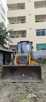 L&t case 700