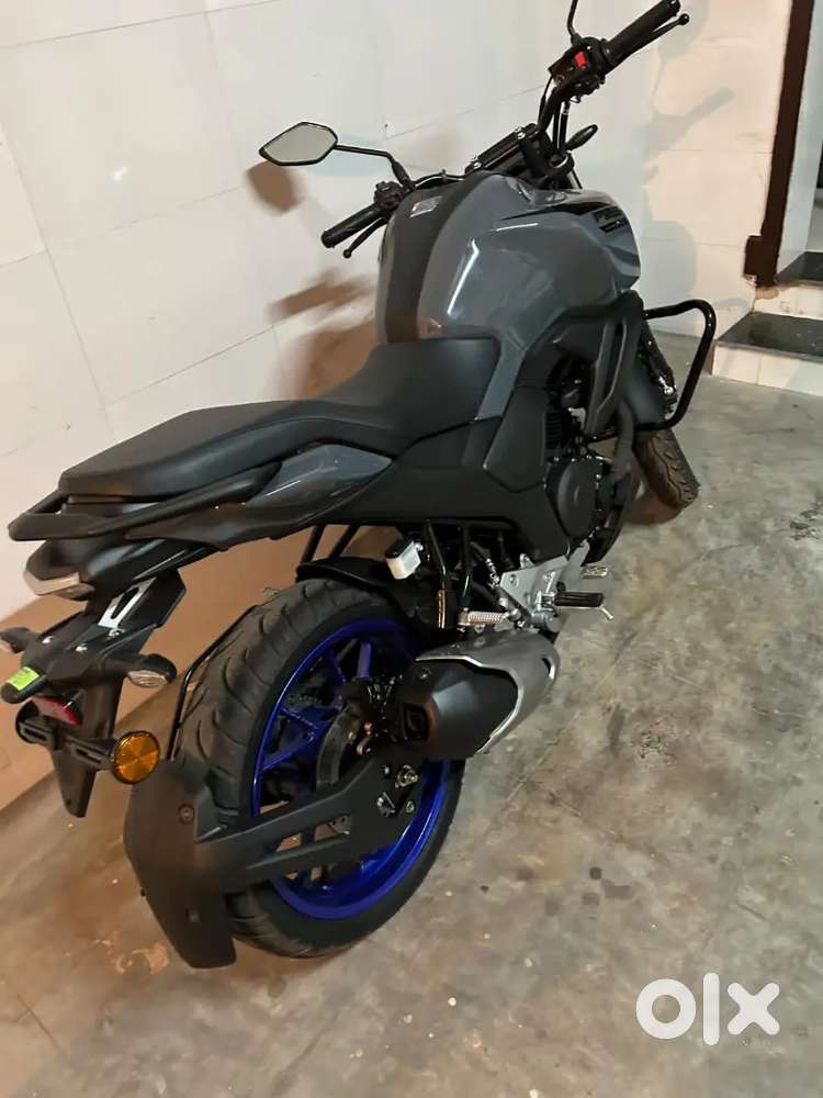 Yamaha FZS 150 (Pastel Dark Gray) – Excellent Condition Like New