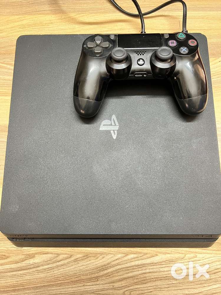 PLAY STATION 4 SLIM