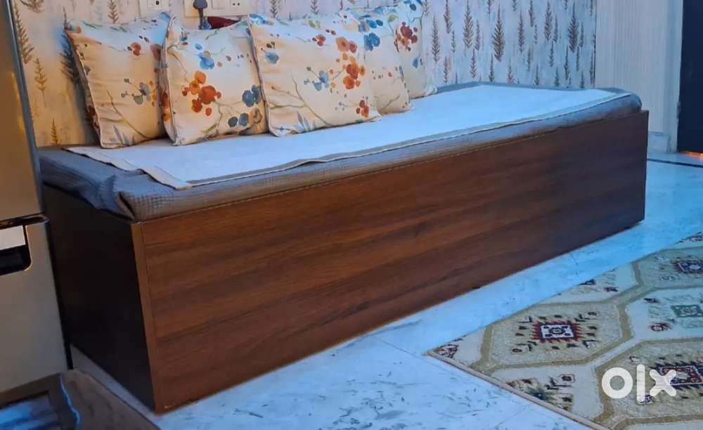 DEEWAN WITH MATTRESS FOR SALE !!!