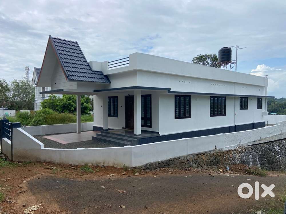 New.   HOUSE.  FOR.   SALE.   ETTUMANOOR.    MUTTUCHIRA