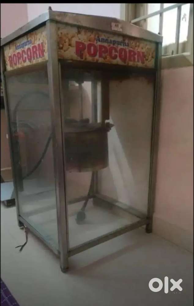 Pop corn machine. Gas. Large kettle. Commercial
