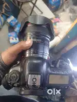 Canon 5 D Mark 4 with lence, charger, battery