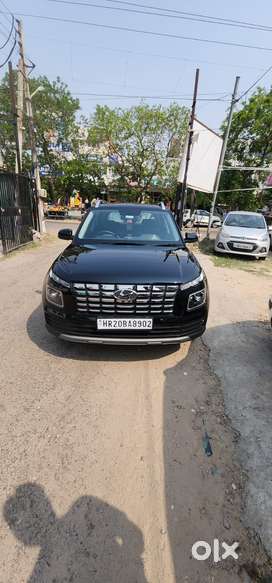 Hyundai Venue 2024 Petrol 7200 Km Driven