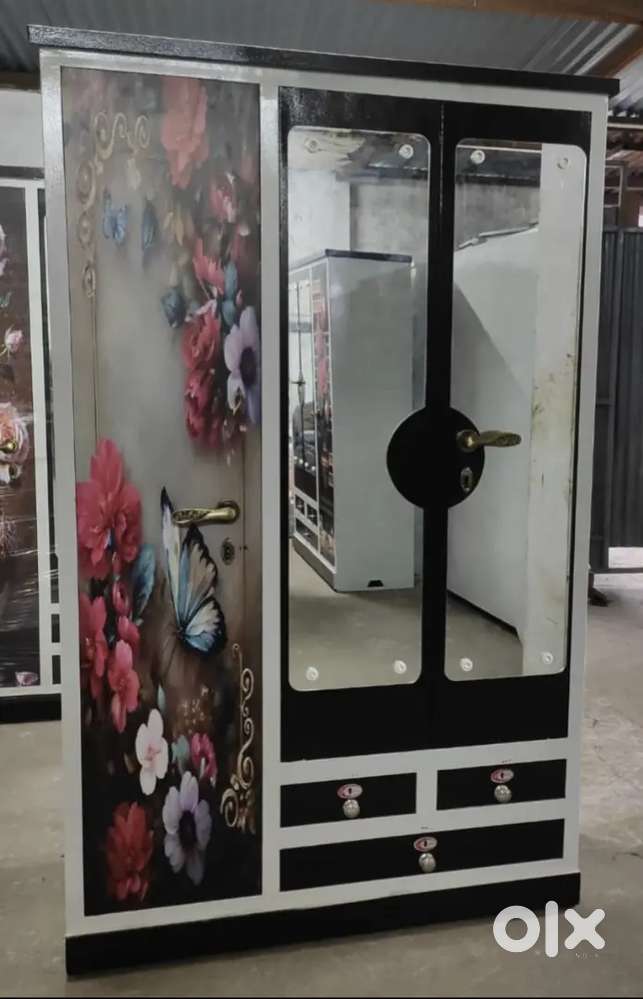 New almirah 3door  A one quality