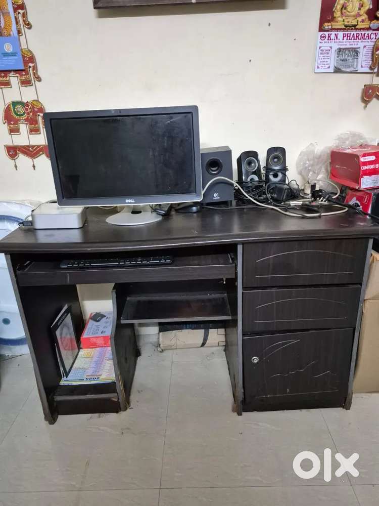 Robust computer table