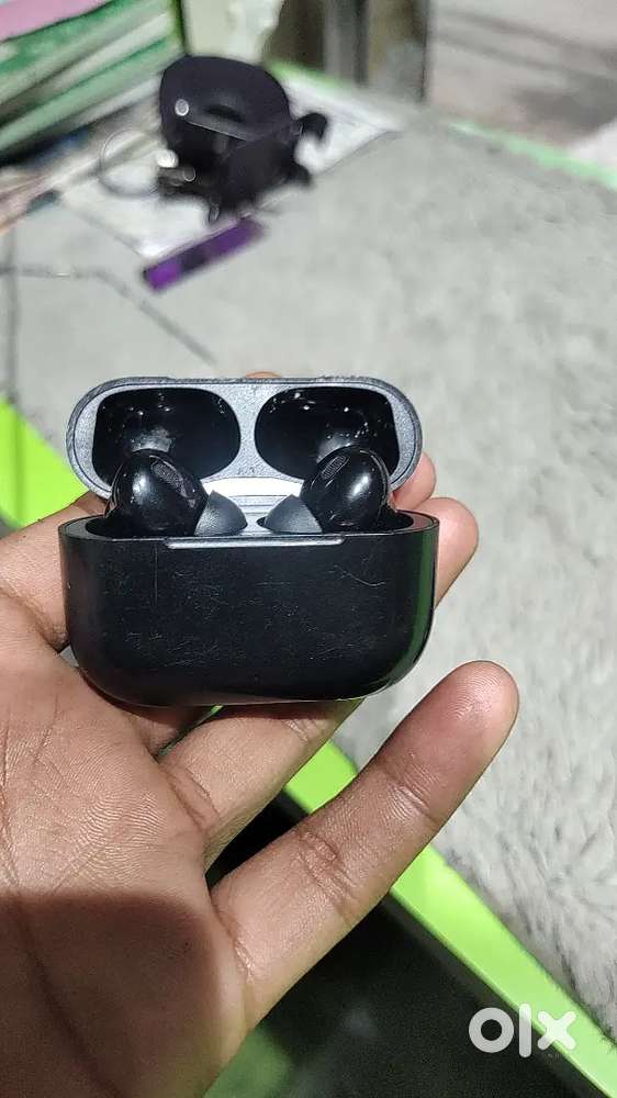 Duplicate Apple airbuds