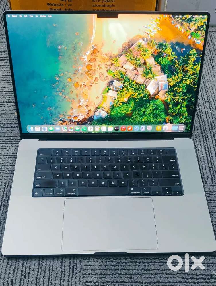 Apple MacBook Pro 15-inch 2019 TouchBar Core i7 ram 16 GB  500GB SSD