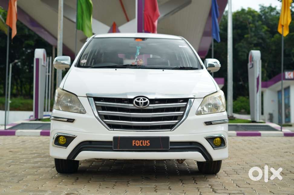 Toyota Innova 2.5 G (Diesel) 7 Seater BS IV, 2015, Diesel