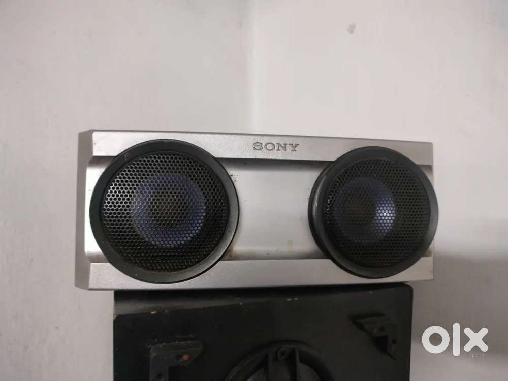 Car audio sony and pioneer and tower sony  speaker