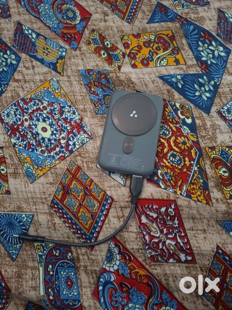 AMBRANE POWER BANK WITH MAGSAFE 20 DAYS OLD