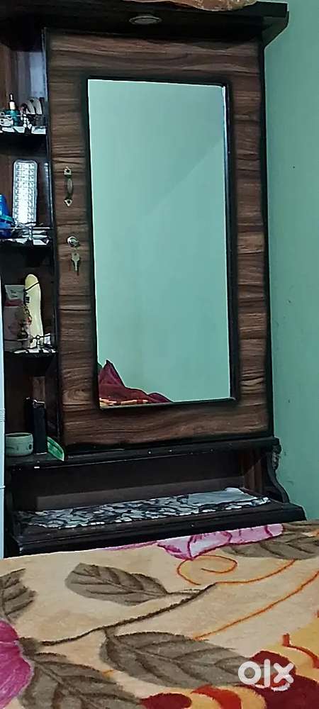 Dressing table 6 month used only pura acha  hai no damage