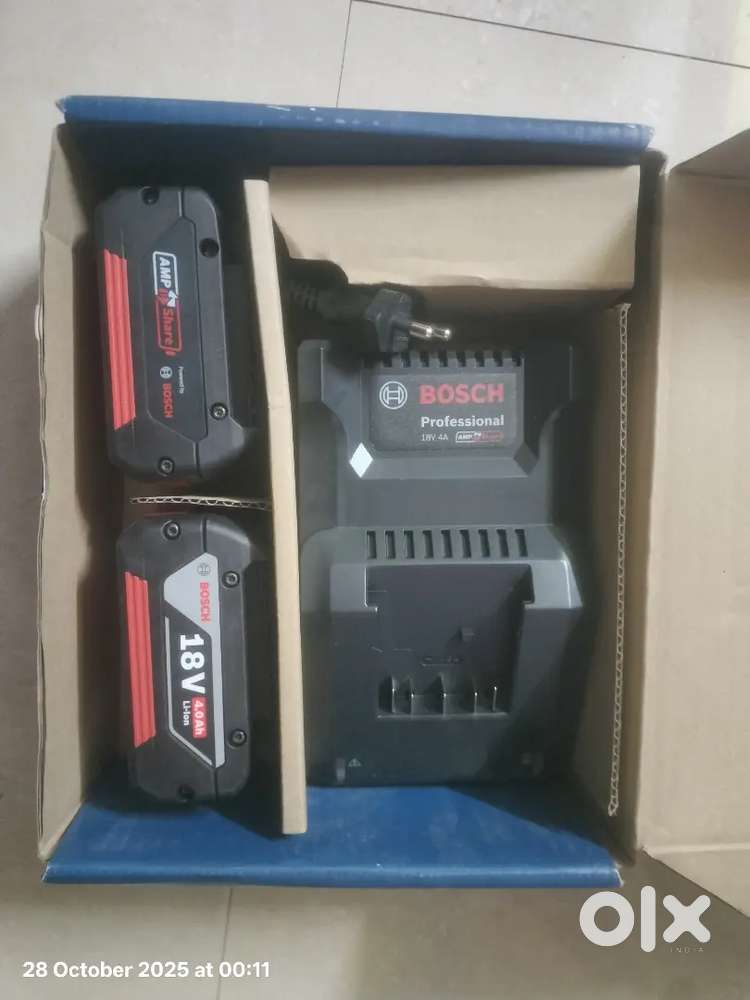CHARGER WITH 2 BATTERIES 18v 4.0 Ah