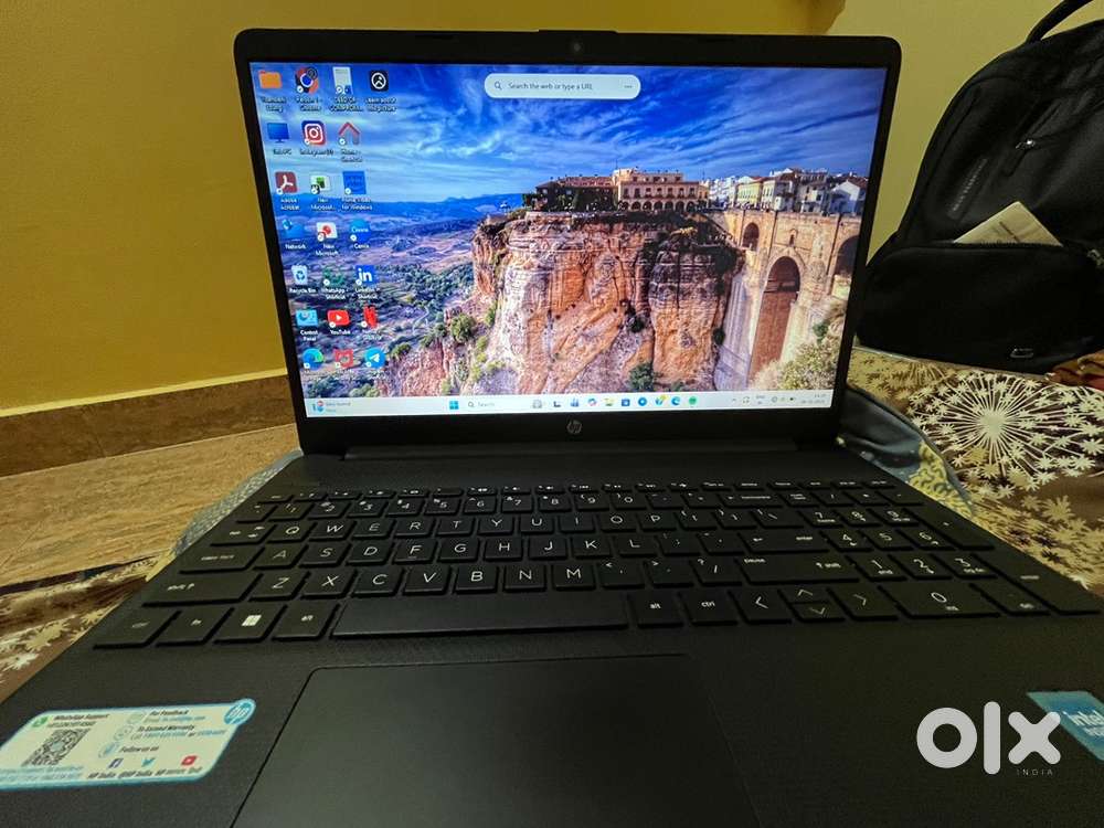 HP laptop 15s-fq3xxx/ bought in oct 23 / like new + original charger