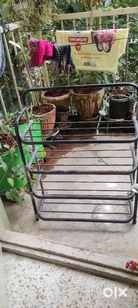 Shoe stand