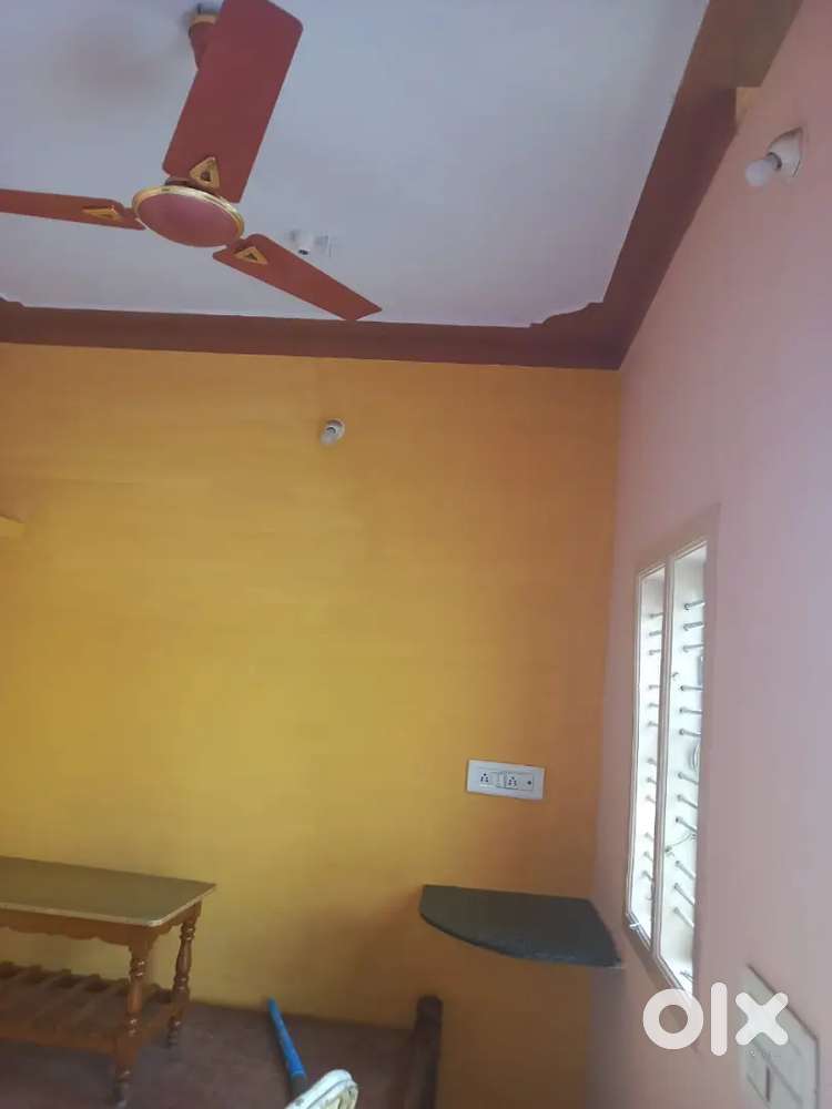 Single room available for rent