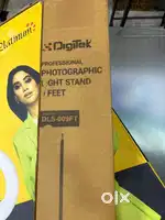 Digitek Ring Light And Stand (DPRL19 RT and DLS-0009FT)