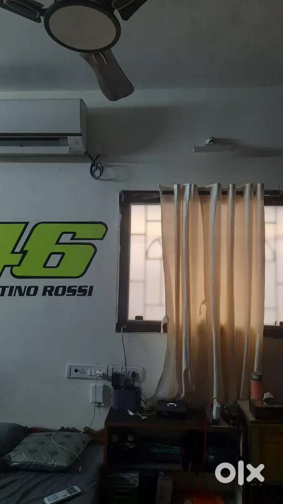 House for rent 12000, maitance 500 commission 6000 bachelor 2 person