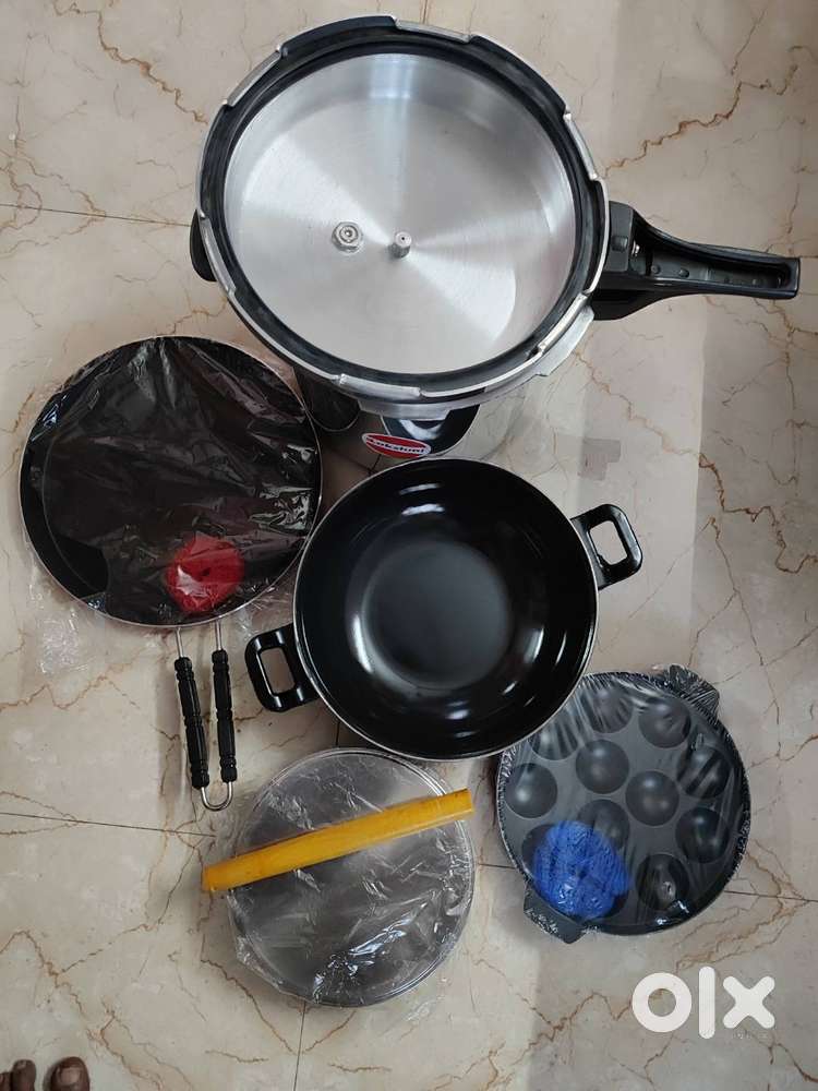 Cooker, Non stick tawa and Non stick dosa plate