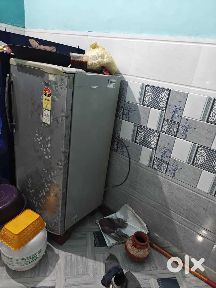 Selling my Old fridge as i have received new One in marriage