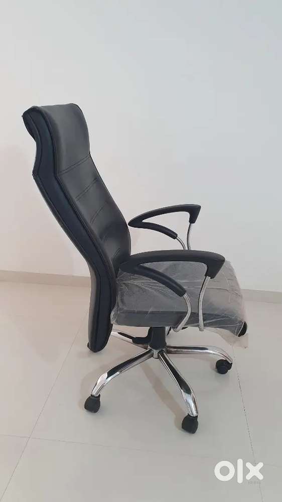 Premium Executive Revolving Chair