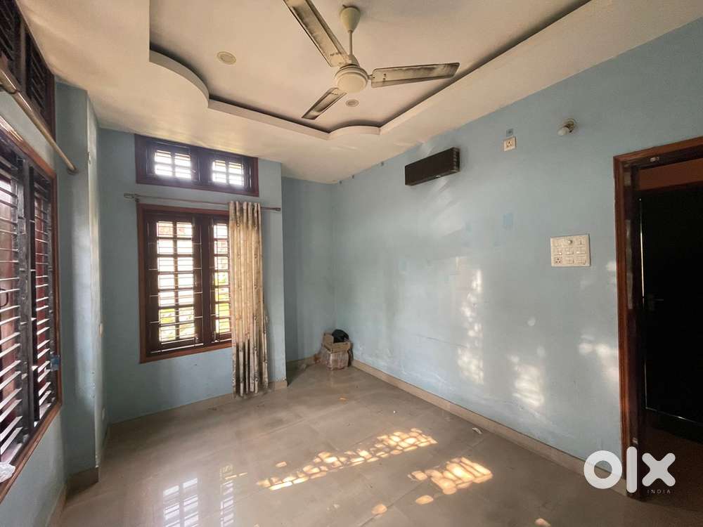 Looking for a roomate , 1 room available , 1 bathroom