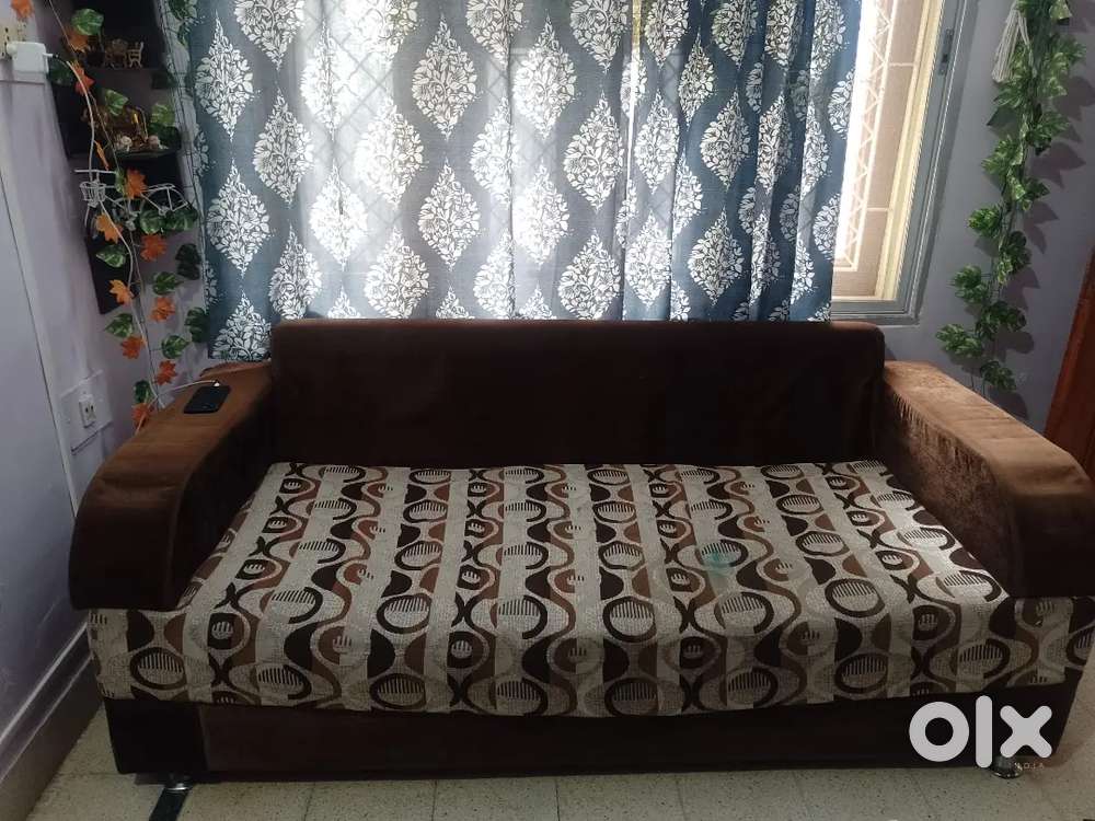 3 Seater cushion Sofa in good condition