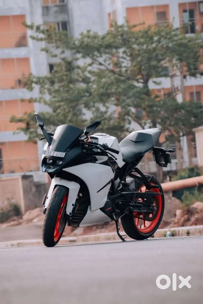 KTM white RC 125  Bajaj excellent condition
