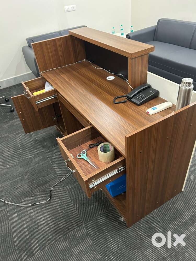 Reception table or computer table (urgent sell)