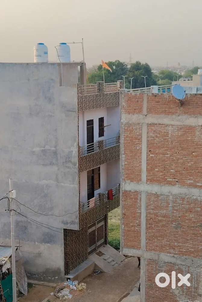 Spacious 900 Sq Ft Hall with 12x16 Room Available for Rent