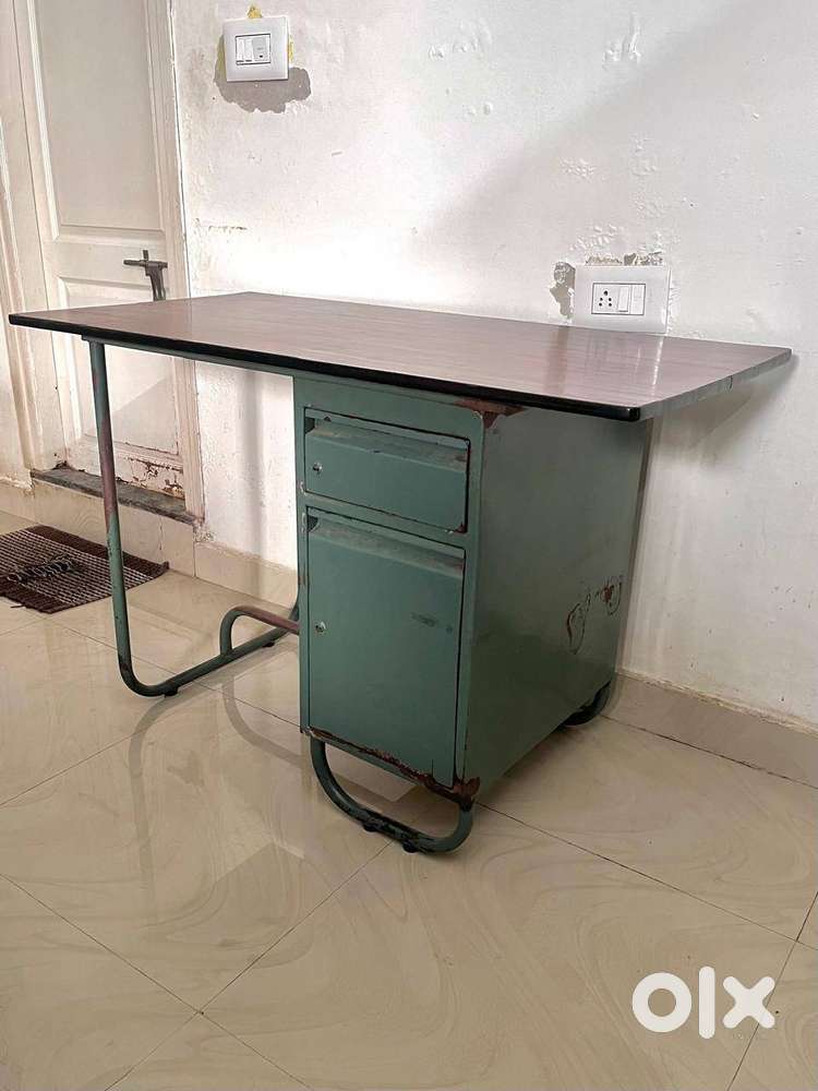 Very Good Condition Iron Table