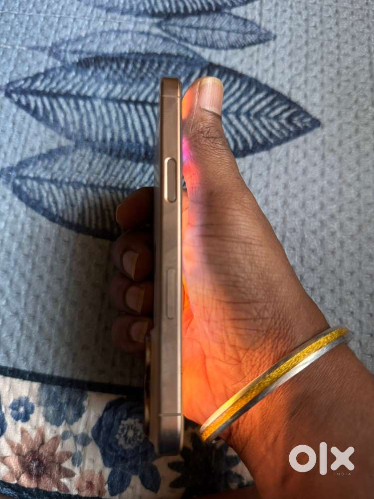 Iphone 16 pro 128 gb 11 months complete box